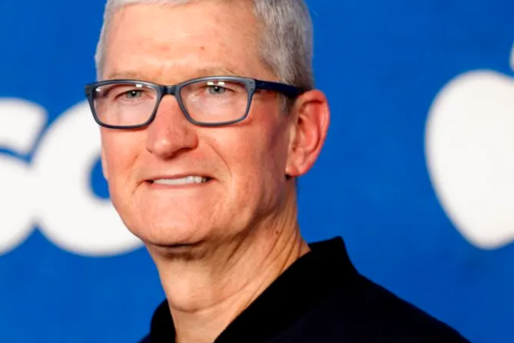 Apple has negotiated a $490 million deal to resolve a class-action lawsuit filed against Chief Executive Tim Cook.