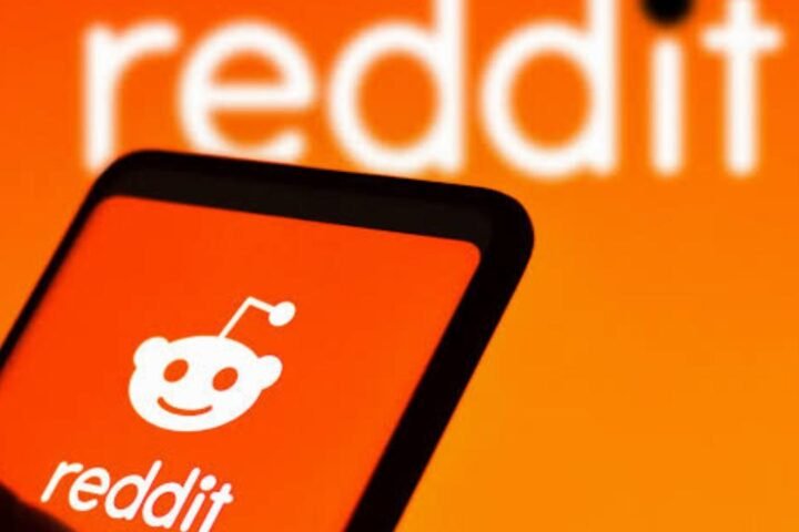 People knowledgeable about the case said on Sunday that Reddit's initial public offering is now between four and five times oversubscribed, making it more probable that the social media platform will reach the $6.5 billion valuation it strives for.