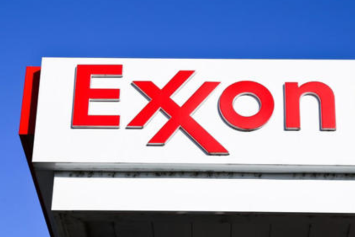 According to sources, Exxon Mobil Corp has chosen to sell its Malaysian oil and gas assets to the state energy business Petronas.