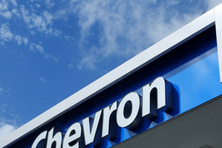 Chevron Corp has reached a deal with Richmond City Council, agreeing to pay $550 million over the next decade.